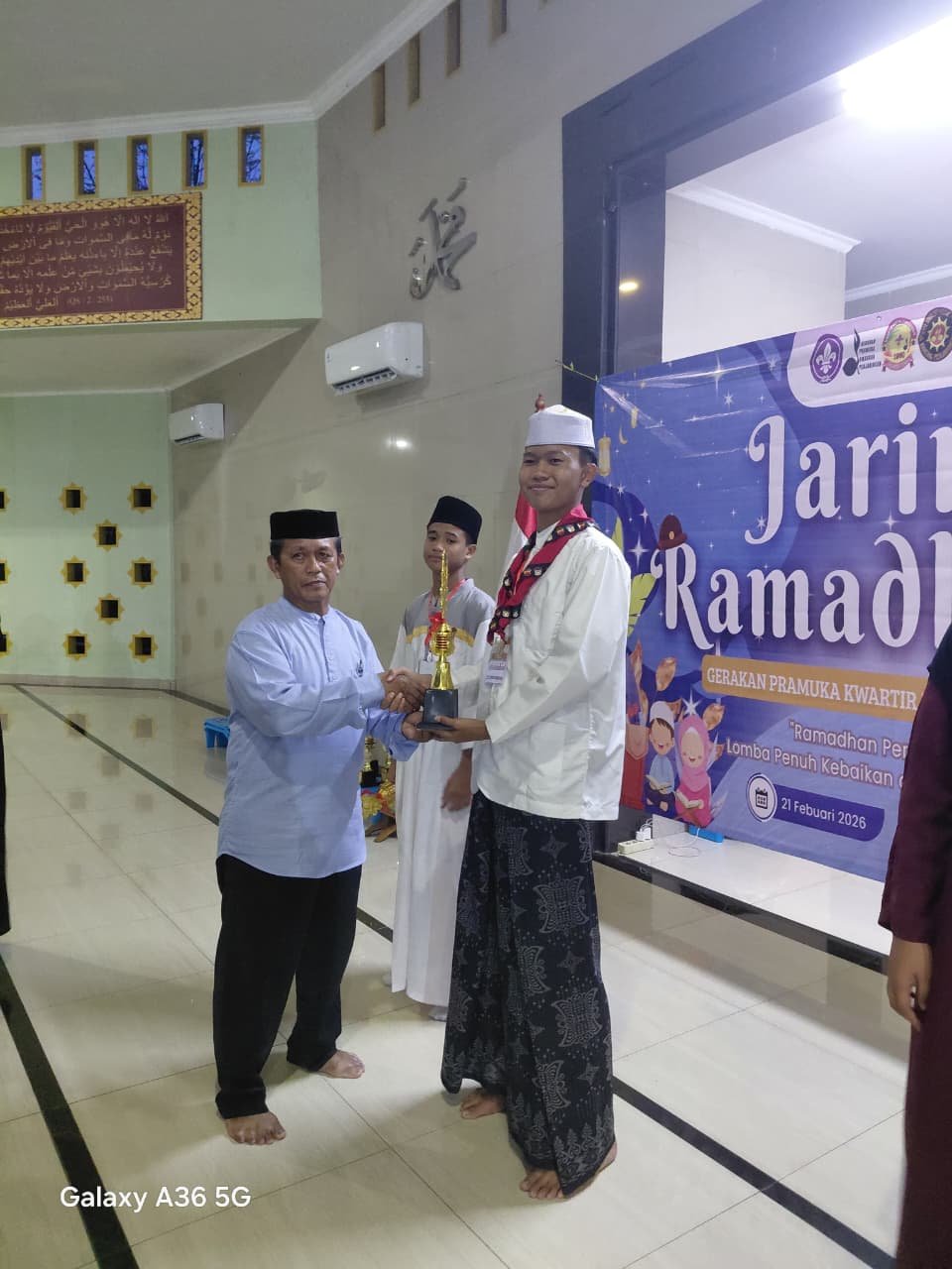 Prestasi Tilawah SMPN 261: Sahwal Ardi Yansyah Juara 2 Jaring Ramadan V yang diselenggarakan oleh Gerakan Pramuka Kwartir Ranting Penjaringan.